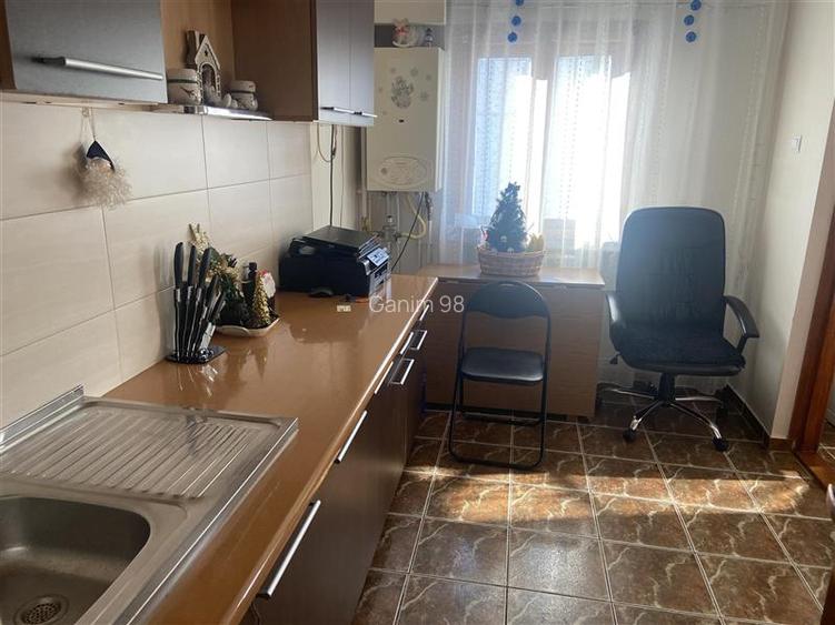 Apartament 2 camere , zona ultracentrala - Piata Moldovei , decomandat et 3 4 , - 7