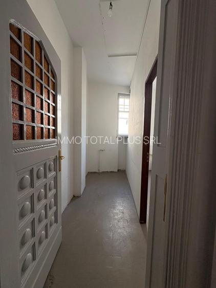 Piata Romana, imobil interbelic, parter, ideal BIROU - 8