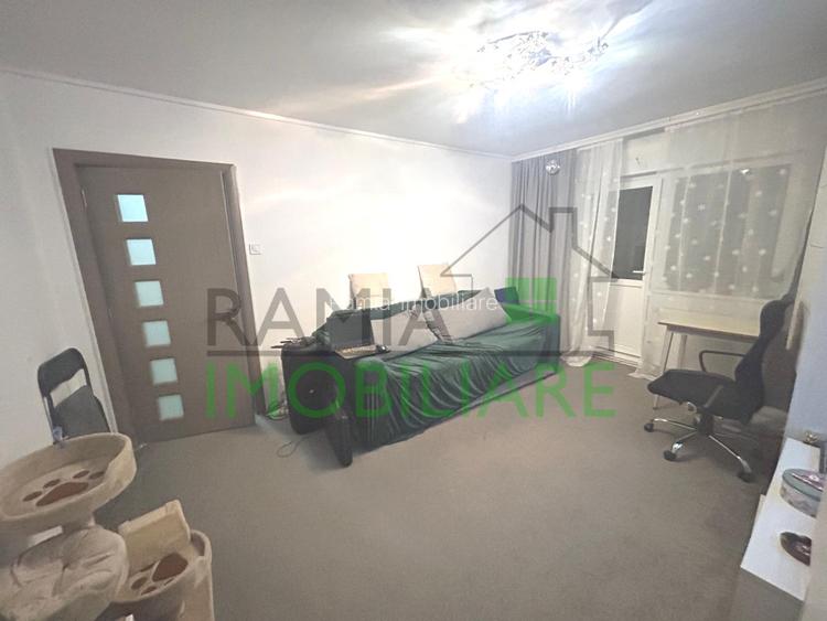 Apartament 3 camere Tractorul renovat 70 mp parter inalt balcon boxa si P - 2