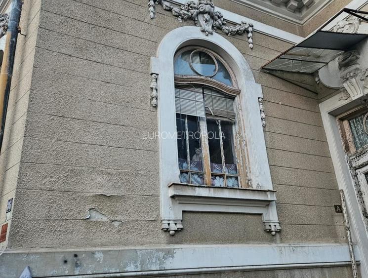 Imobil cu arhitectura Dacia - 3