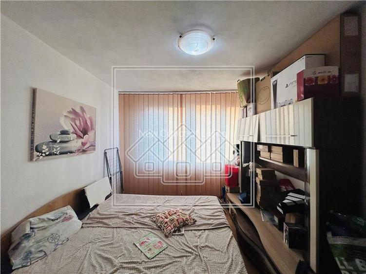 Apartament de vanzare in Sibiu - 3 camere, balcon si pivnita - - 20