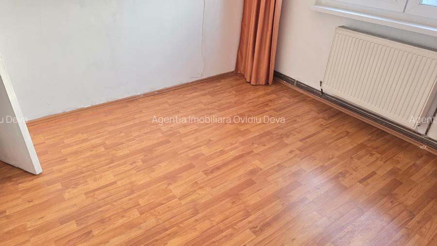 Vand apartament 2 camere decomandat in Deva, zona Micro 15, situat pe mijloc, - 9
