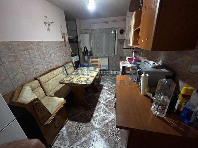 De vanzare apartament 3 camere - 4