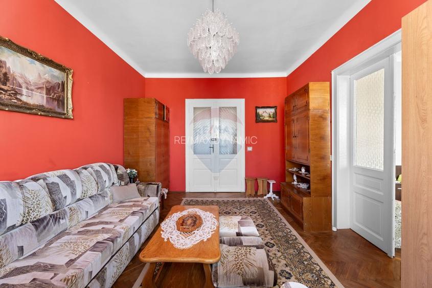 Apartament 2 camere, loc de parcare, teren propriu,strada Constituției - 15