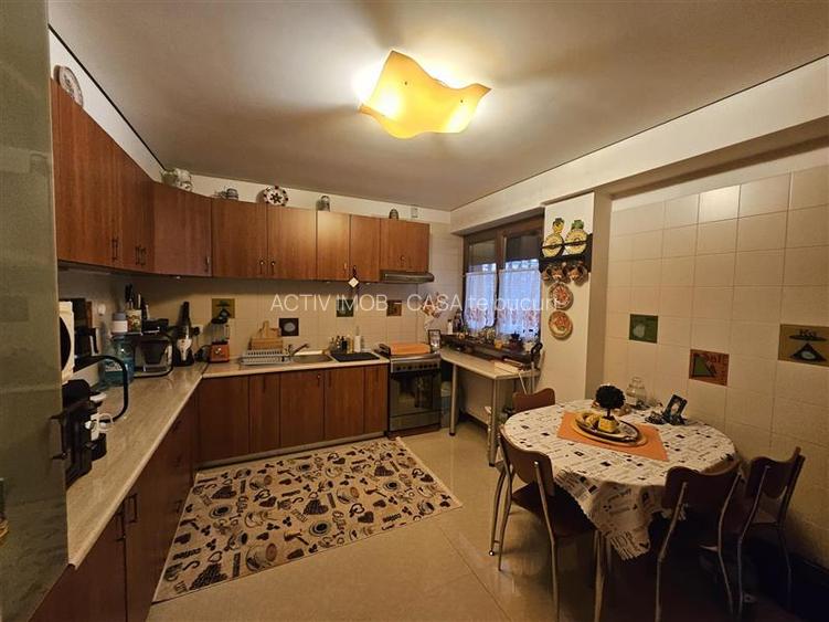 Vanzare Vila   Casa  D+P+M 350 mp - Aviatiei   str. Biharia - 9