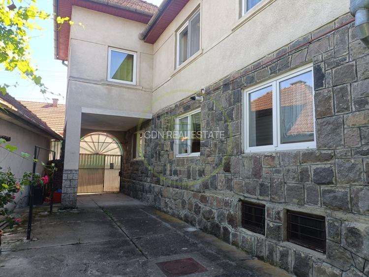 Casă vilă de vânzare în Reghin, zona centrală. - 2