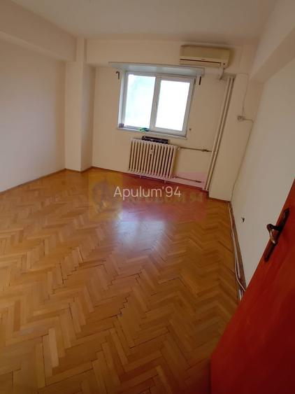 Vanzare apartament de 4 camere la Casa Poporului-stradal - 4
