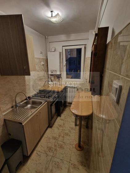 Apartament semidecomandat cu 3 camere si balcon - Podu Ros - 500€ - 6