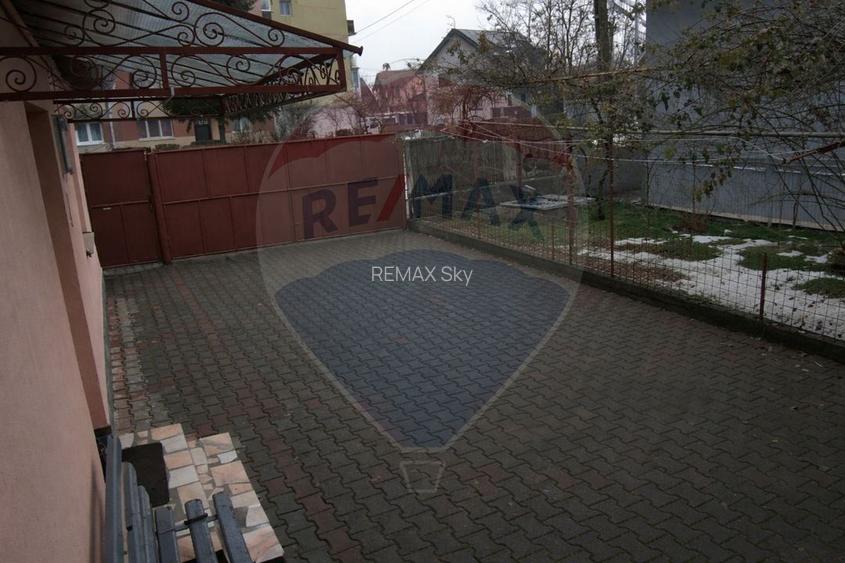 Casă de vânzare cu acces din două străzi in Alba Iulia, comision 0% - 13
