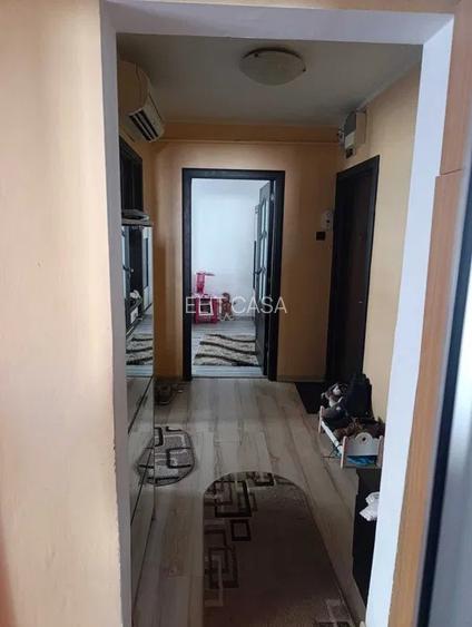 Apartament 3 camere, etajul 2/4, zona Tatarasi - 4