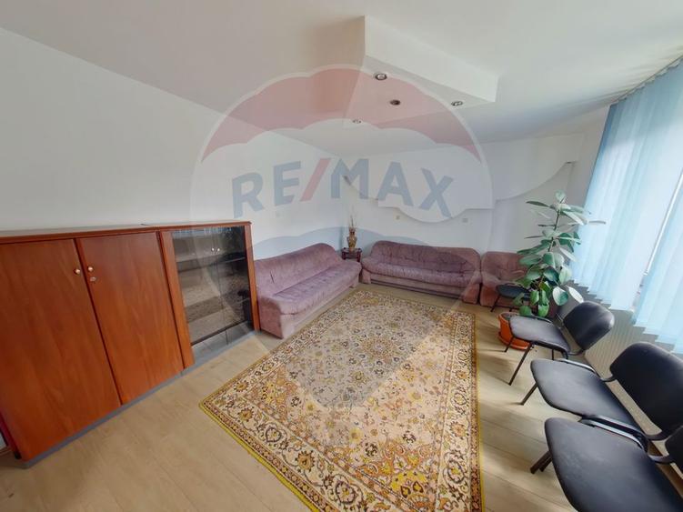 Casă / Vilă cu 6 camere de vânzare