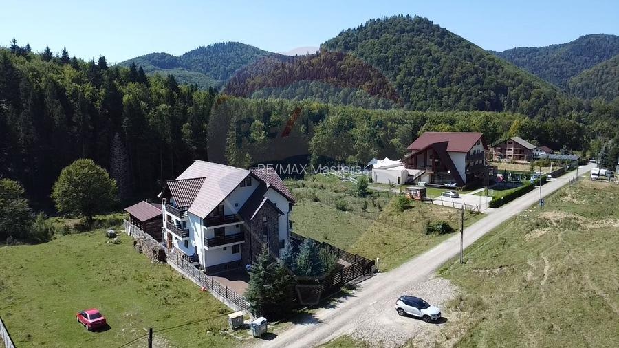 Pensiune cu 14 camere de vânzare Bucovina lângă pârtia Pojorata Malini - 3