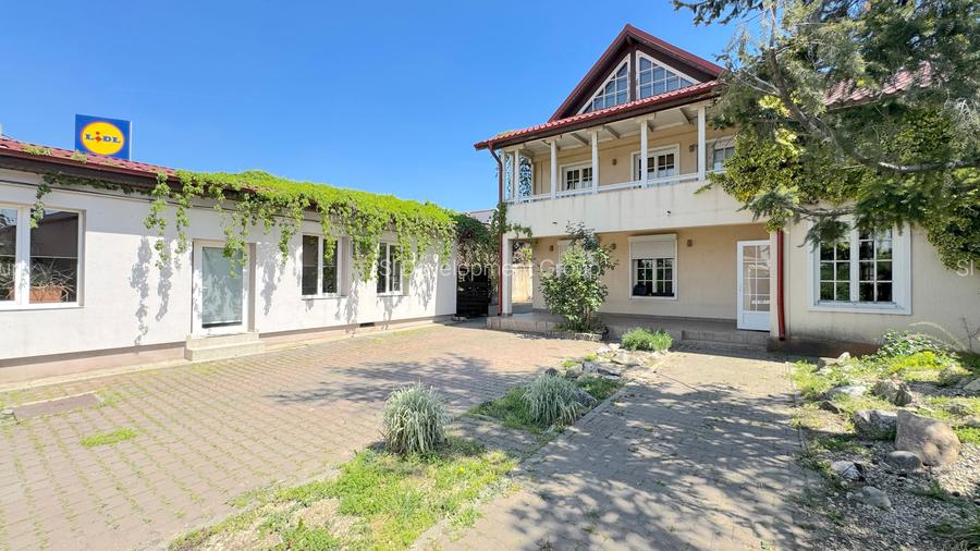 Casa Individuala - 10 Camere - Teren 990 MP - 288 MP utili - Gradina & Anexe - 2