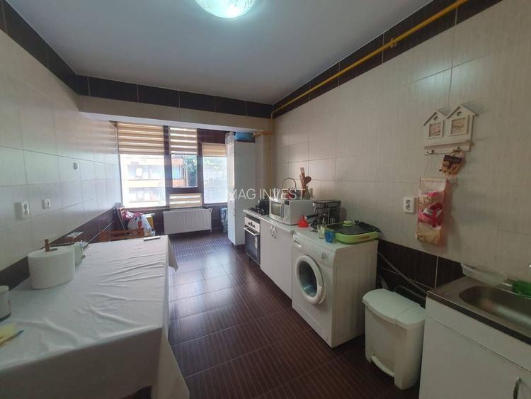 De vanzare – Apartament 3 camere -Complex Vega, Strada Tecuci - 13