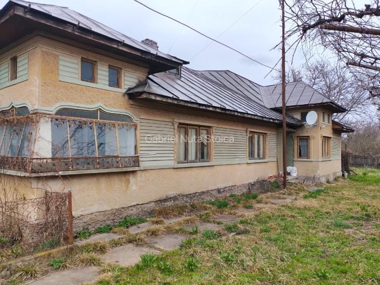 Casă și teren mare în Ghirdoveni, la șoseaua principală - amplasament excelent - 2