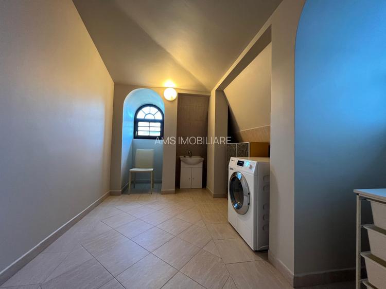 VILA DEOSEBITA / SPATII GENEROASE / CURTE PROPRIE - 40