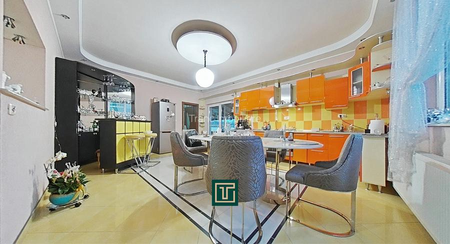 Casă impresionantă cu 15 camere, teren generos, piscină in Fantanele, Arad - 12