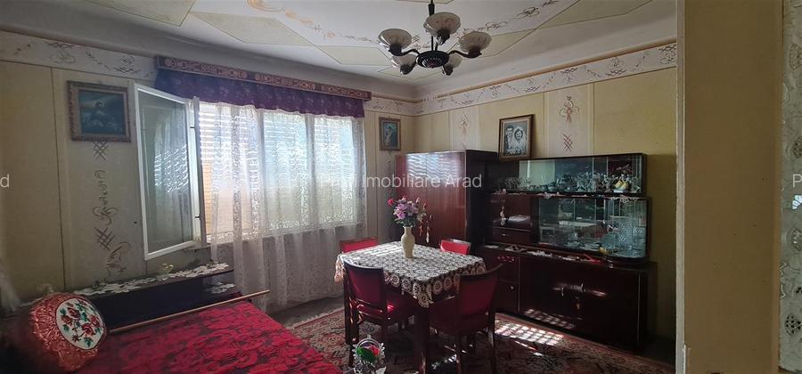 Casa de inchiriat pe calea Radnei - strada principala - 12