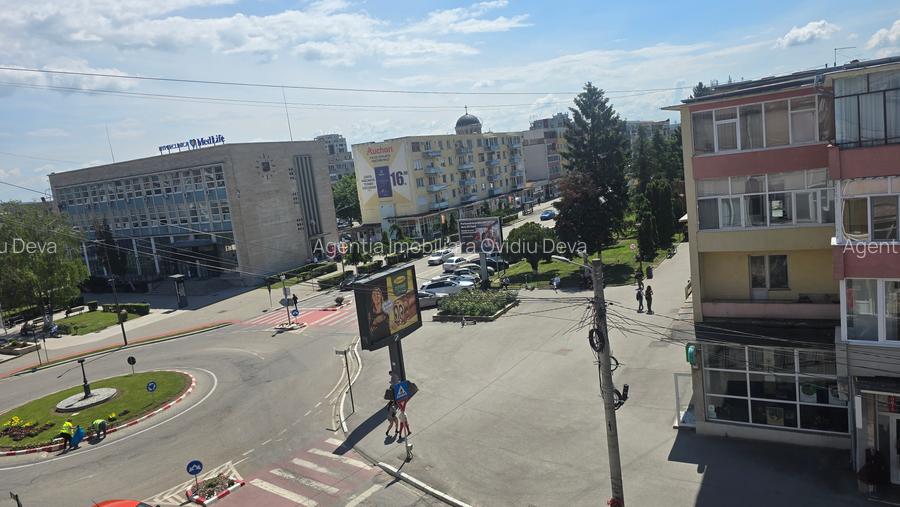 Vand garsoniera in Deva, zona ultracentrala (langa Primarie),et 3, mobilata - 6