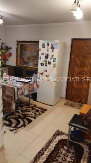 Apartament 2 camere de vanzare, situat in zona Poarta 6 - 4