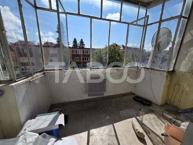 Apartament 3 camere semidecomandat 70 mp zona Bd Unirii etaju 3 - 8