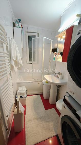 PROPRIETAR: 3 Camere decomandate | Etaj 4 /4 | locatie grozava !! Bacau, Str. Ma - 8