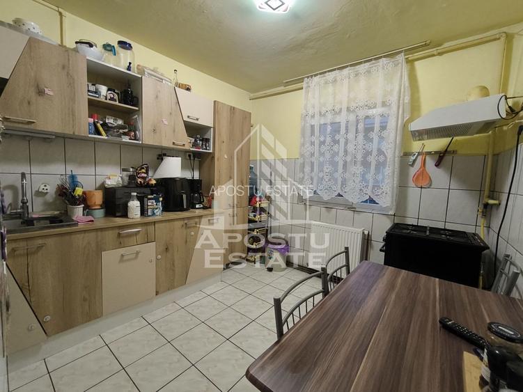Apartament cu 3 camere, centrala proprie, zona Sagului - 4