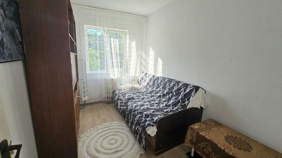 Apartament cu 4 camere, etaj intermediar, zona Dacia - 3