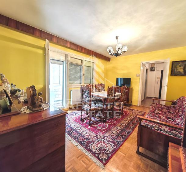 Apartament cu 3 camere de vanzare, zona Circumvalatiunii, Timisoara