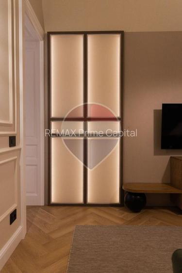 De vânzare apartament cu 3 camere, 2 băi, restaurat integral - Central - 23