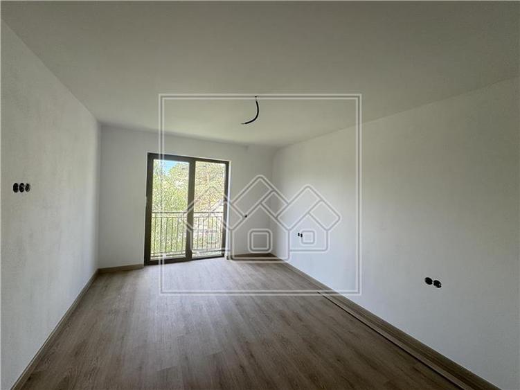 Casa de inchiriat - spatiu birouri/comercial - 6 camere - 240 mpu