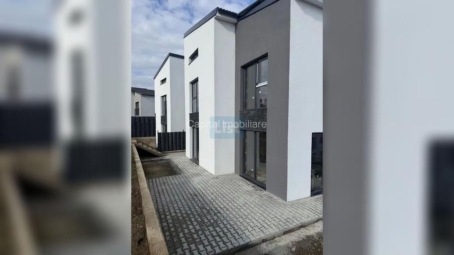Case cu arhitectura nordica, panouri fotovoltaice, central Dezmir - 7