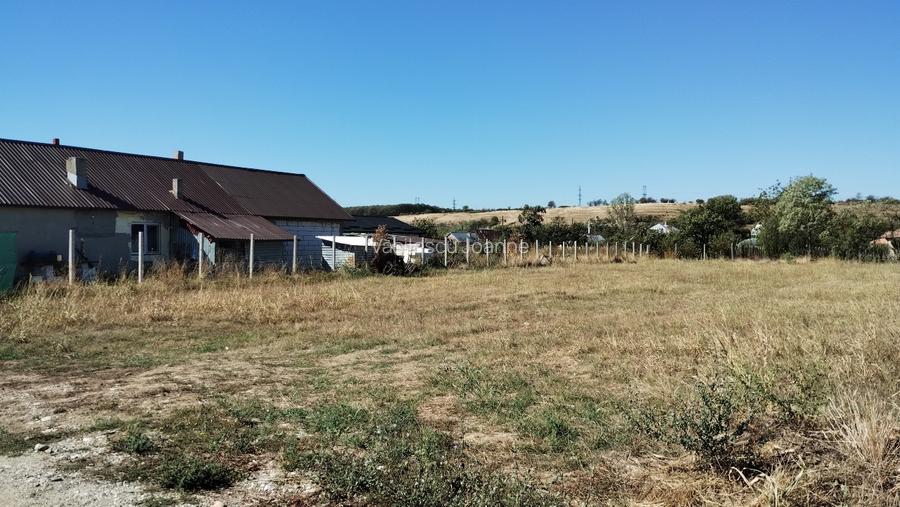 Teren intr. în centrul satului Brebeni, lângă Slatina. Împărțit în 4 parcele. - 9