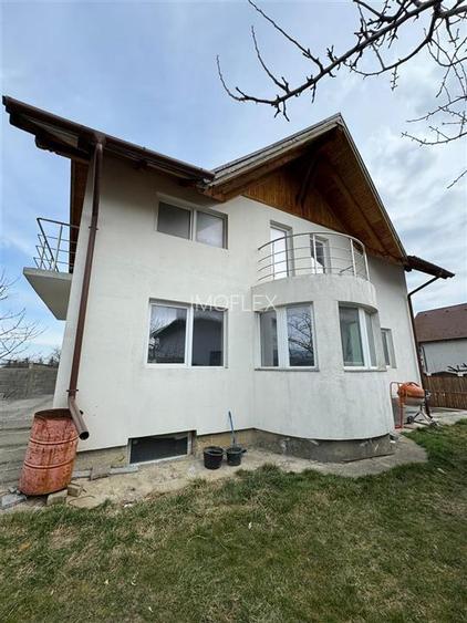 Casa spatioasa cu etaj si curte în Ghimbav - 3