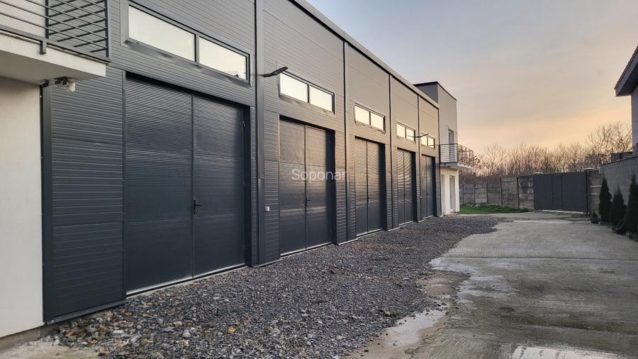 2 clădiri p+1  în suprafață de 93m² fiecare și 5 garaje in suprafață de 180 m² - 4