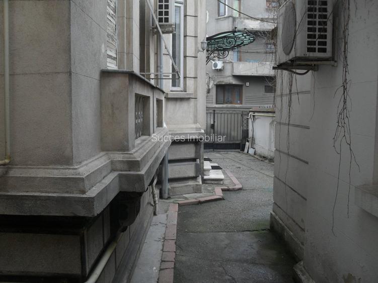 UNIRII,MANTULEASA,SECTOR 2,  VILA   SUPERBA  ,IDEAL FIRMA/CLINICA,1100000EURO - 24