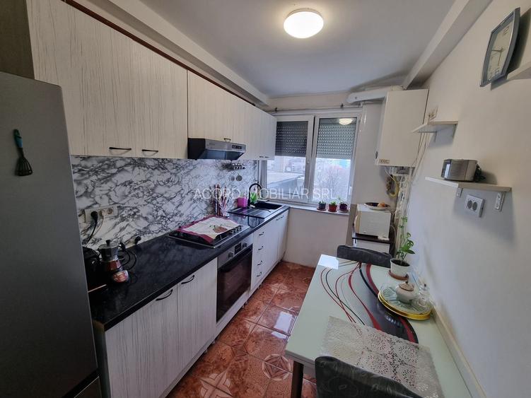 Central-apartament 2 camere cu gaze - 2