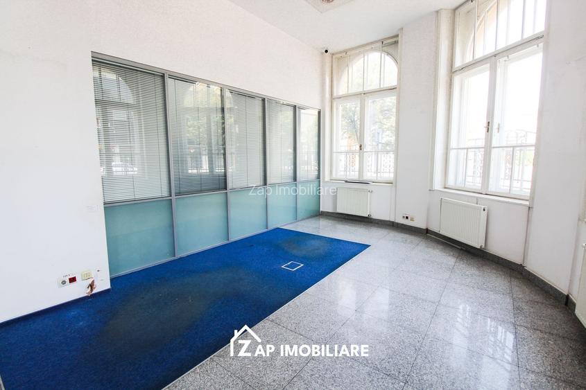 Ultracentral – Spațiu comercial/ birou  la parter, 214 mp - Trafic Intens - 3