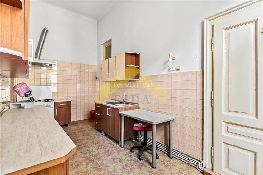 Apartament ultracentral cu 3 camere si centrala proprie - 18