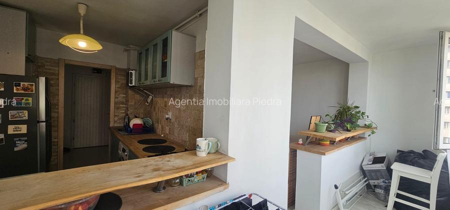 Inchiriez apartament cu 2 camere,decomandat, situat pe B-dul Mihai Viteazu - 9