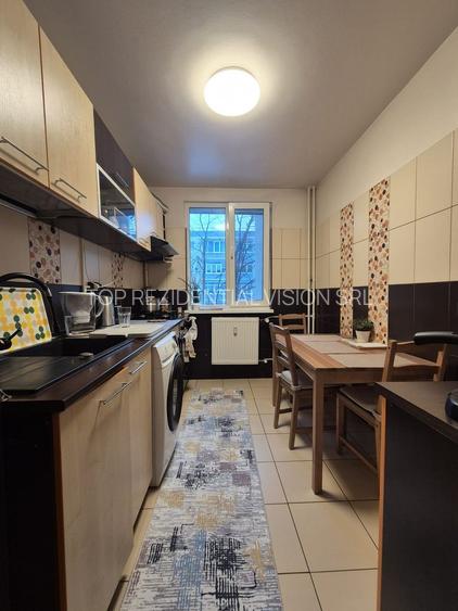 AP. 3 CAM. 1 DECEMBRIE 1918/ ET 2/ 7 MIN. METROU - 5