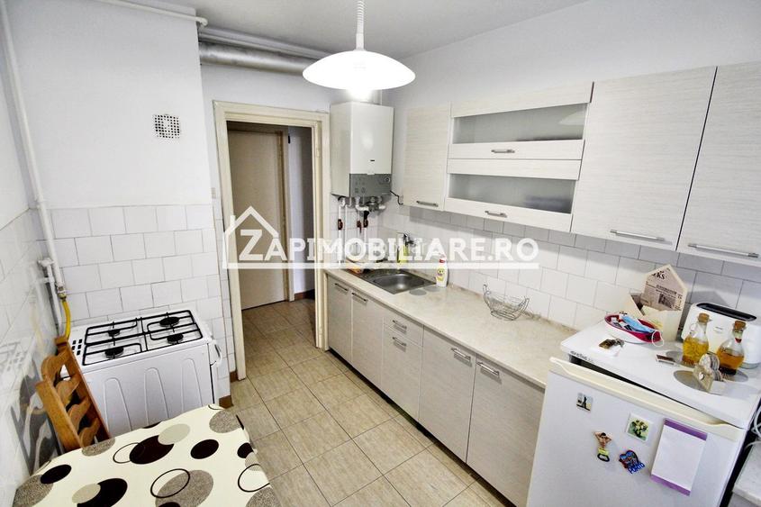 Apartament 3 camere Cornisa - 3 minute UMF - 13