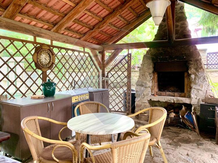 Pensiune cu 13 camere de vânzare in Bulz - 13