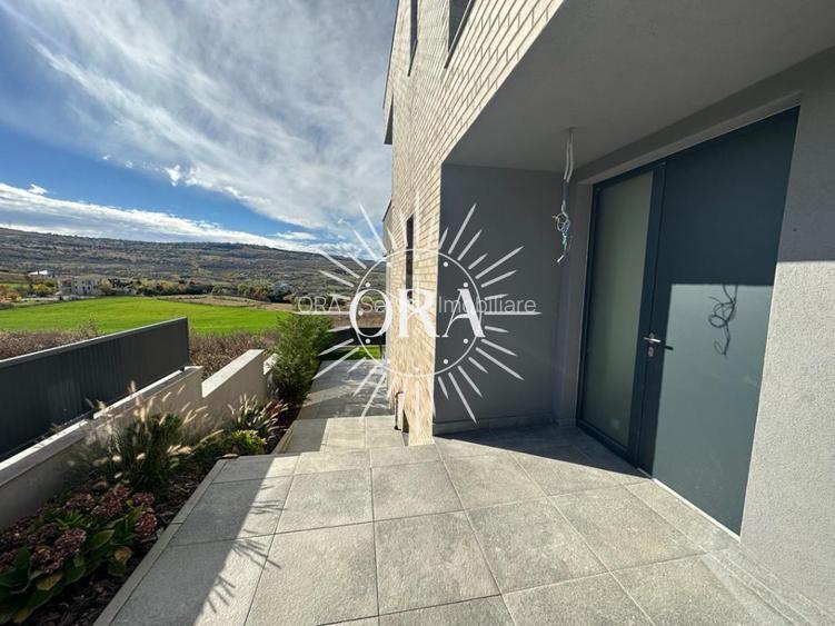 CASA- DUPLEX DE VANZARE IN BORHANCI - CU PRIVELISTE - SEMIFINISAT - 224 MP UTILI - 4