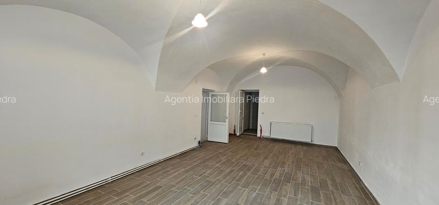 Inchiriez spatiu cu schimbarea de destinatie in alimentatie publica,Piata Mare - 3