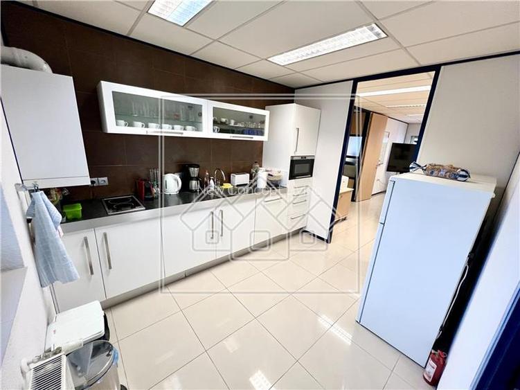 Spatiu de birouri de vanzare - la cheie - 8 birouri - 257 mp - 8