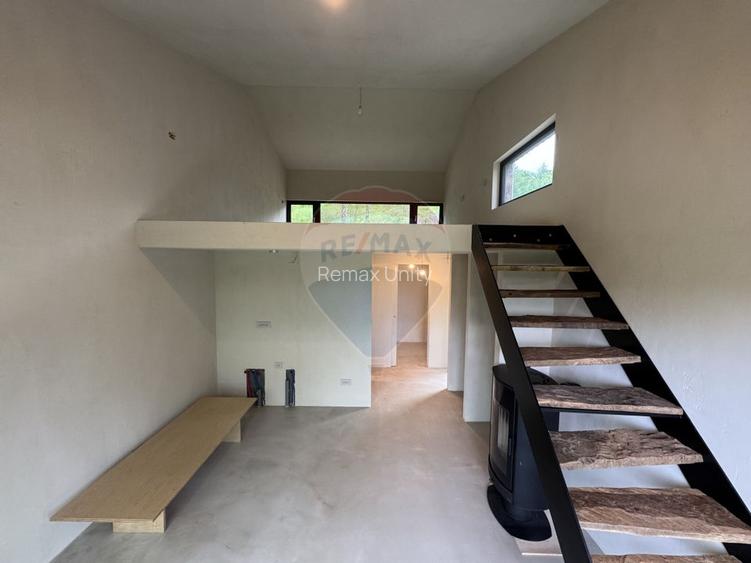 Doua case la munte, cu vedere superba, localizate in Poiana Marului - 13