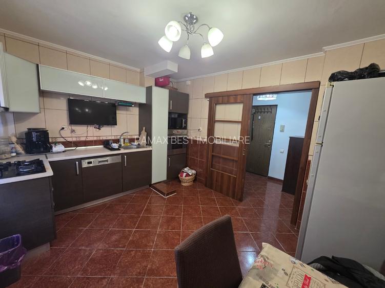 Vitanul nou, chiar pe Foisorului, stradal, bloc reabilitat - 9