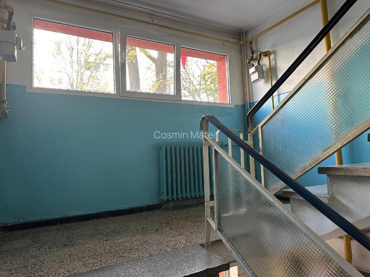 De vanzare Apartament cu 4 camere, decomandat. - 2