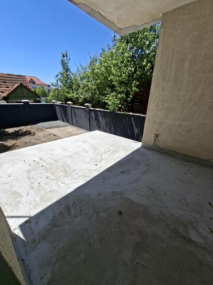 Dumbravita la intrare,  pentru locuit sau afacere